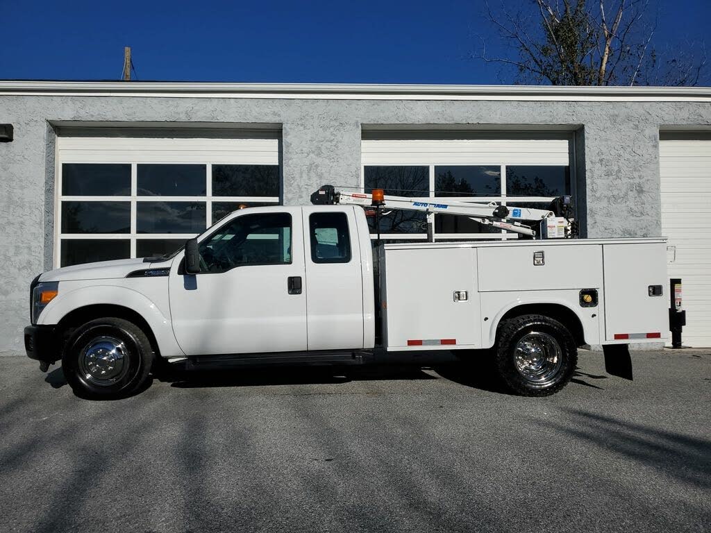 Used 2011 Ford F350 Super Duty Chassis for Sale in Perkasie, PA (with